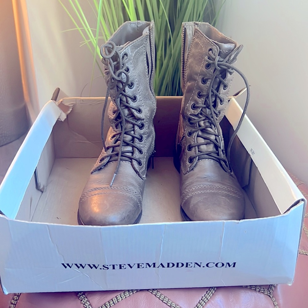 Distressed grey boots- Troopa Stone
